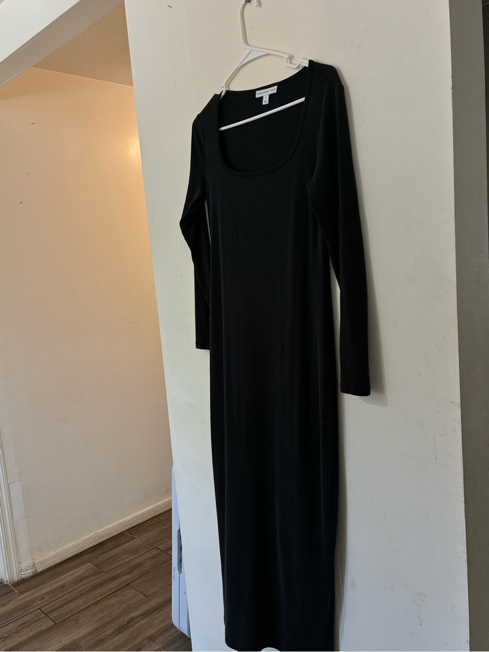 Black Long-Sleeve Scoop Neck Maxi-Midi Dress